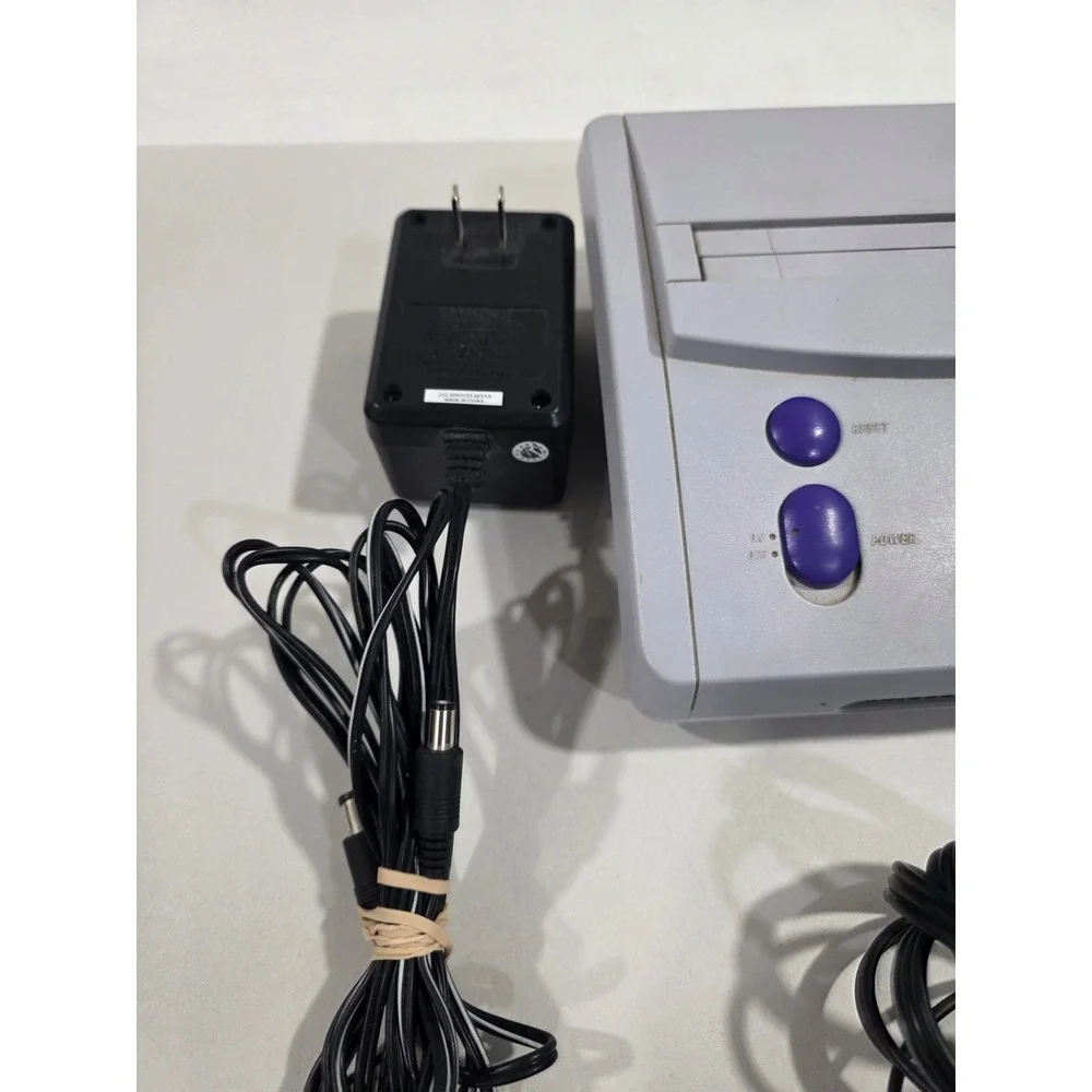 Super Nintendo Jr. Junior SNES Console -SNS-101 Model- Tested - With Controller